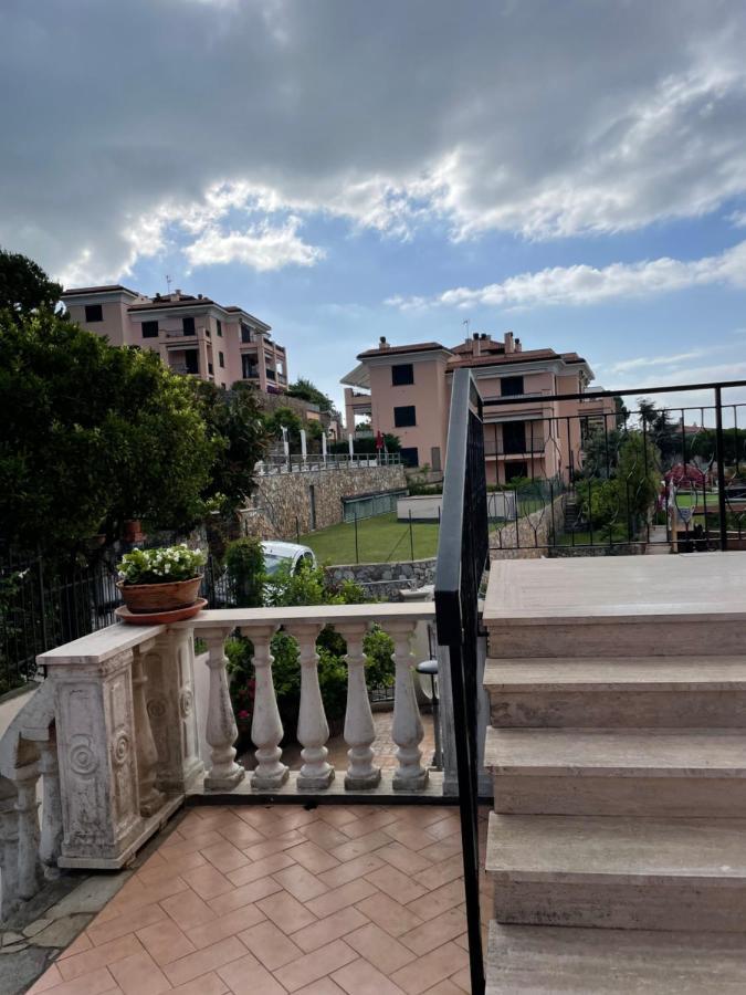 Apartment Aurora & Nicole Ideal Per Biker Con Terazza Vista Mare Parcheggio E Wi-Fi Gratuiti Pietra Ligure Exterior foto