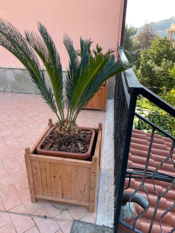 Apartment Aurora & Nicole Ideal Per Biker Con Terazza Vista Mare Parcheggio E Wi-Fi Gratuiti Pietra Ligure Exterior foto
